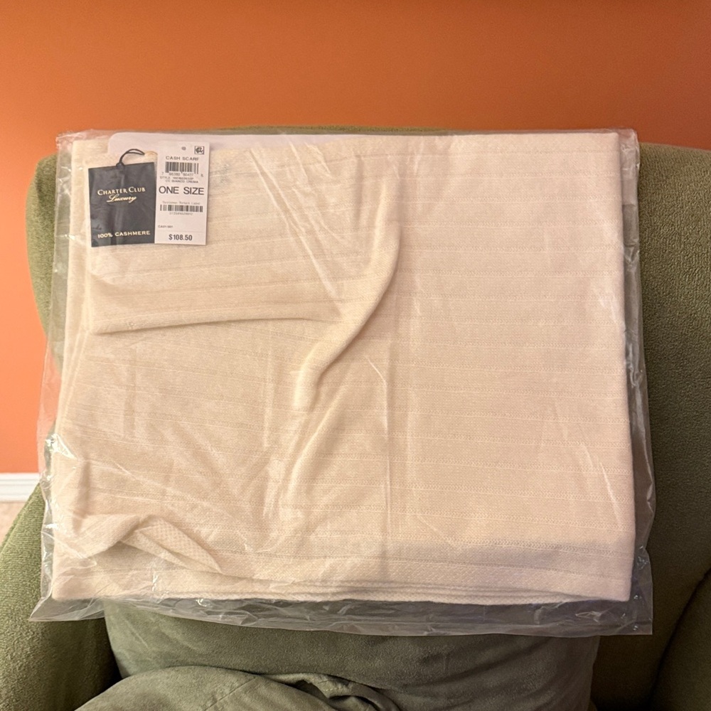 NWT Charter Club Luxury Cashmere Scarf in Bianco Crema